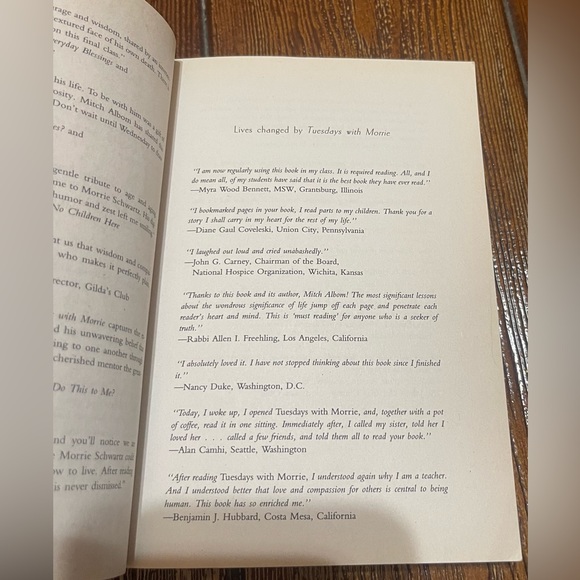 Tuesdays with Morrie: An Old Man, a Young Man, and Life's Greatest Lesson - Picture 4 of 4